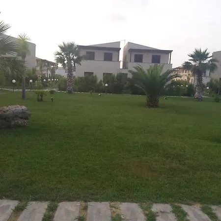 Barrio Blanco Apart Otel Campofelice Di Roccella