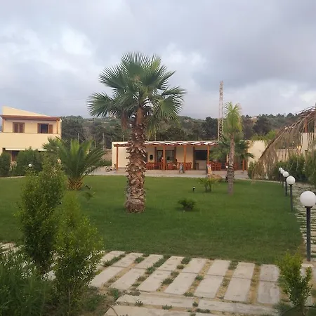 Barrio Blanco Apart Otel Campofelice Di Roccella